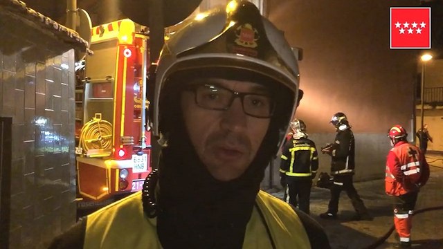 Bomberos intervienen para sofocar el incendio de Coslada