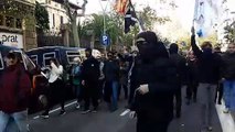 Manifestants tallen el carrer Aragó amb Bruc