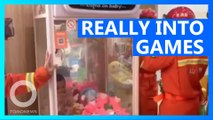 Chinese kid gets stuck in claw machine trying to get prize