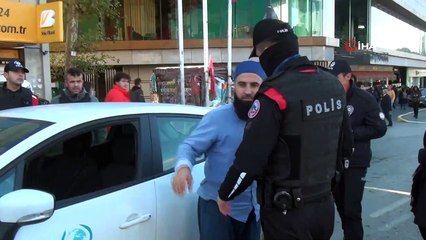 Ünlü dizi oyuncusu Taksim’de polis kontrolüne takıldı