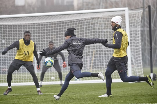 Replay : Les 15 premières minutes d'entraînement avant Montpellier HSC-Paris Saint-Germain en live