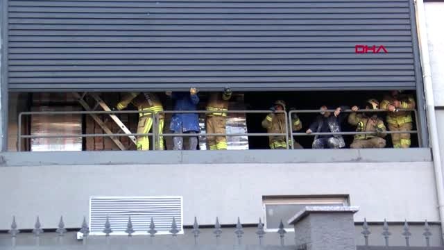 Pendik'te kuru yemiş fabrikasında yangın