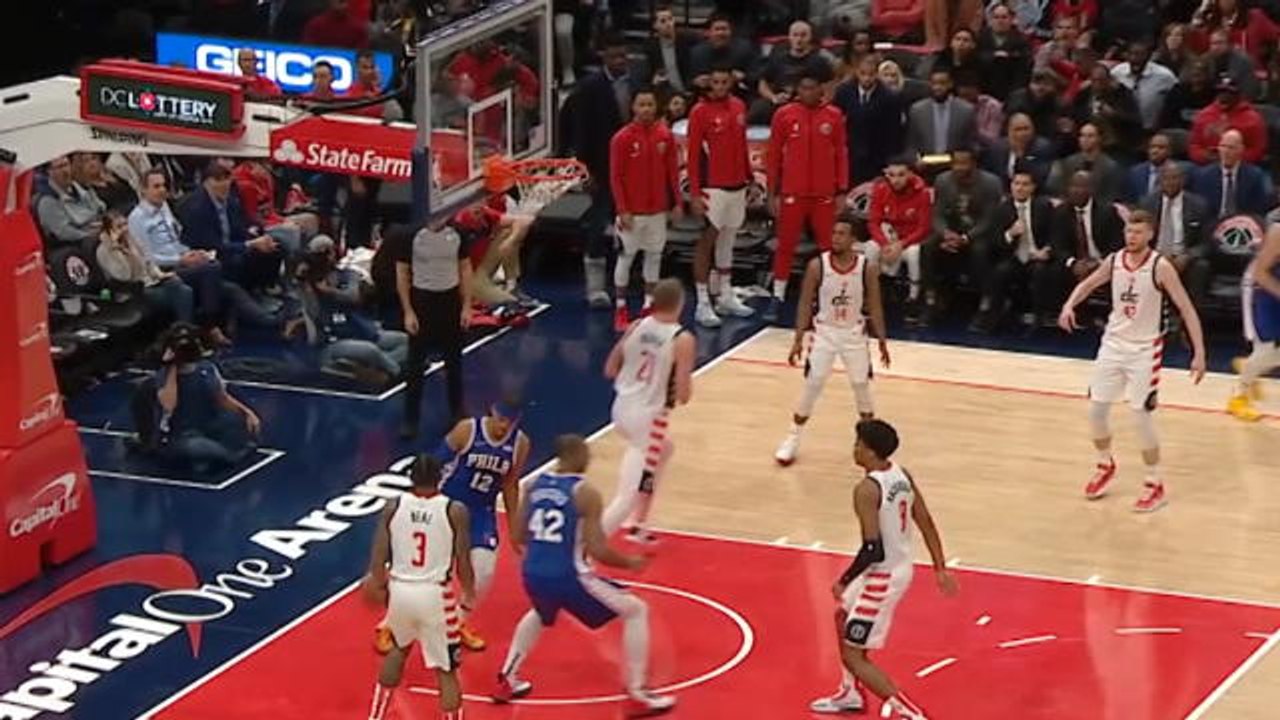 لقطة: كرة سلة: هاريس يستعرض بسلة ساحقة في فوز ويزاردز على  سفنتي سيكسرز