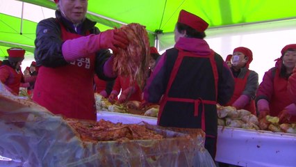 사랑 담은 김장...따뜻한 겨울 나세요! / YTN
