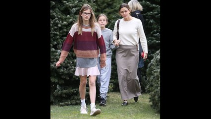 Jennifer Garner is basically all of us when you get the Christmas tree home and it is HUGE