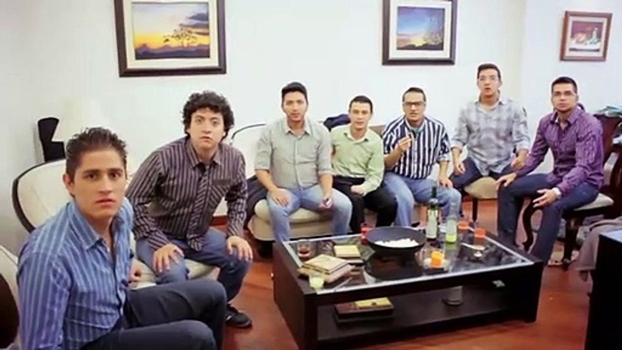 Viendo Como Chica en Fiesta de Salchichas