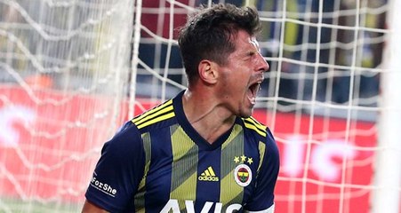 Emre Belözoğlu sinirden reklam panolarını tekmeledi!