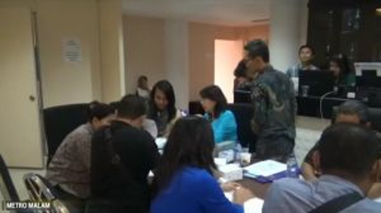 Warga Terima Ganti Rugi Proyek Kereta Cepat Jakarta-Bandung