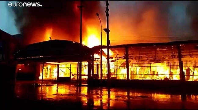 Un incendio reduce a cenizas un mercado de un centenar de puestos en Perú