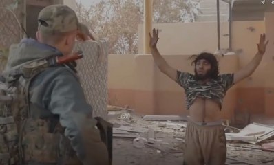 Oriente Medio: La rendición de un aterrorizado terrorista islámico a los peshmerga kurdos
