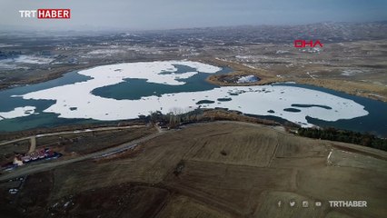 Hafik Gölü buz tuttu