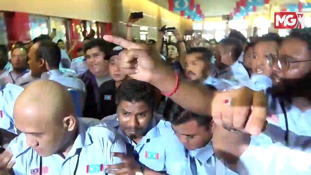 TERKINI : Gaduh ! Sampai 'KOYAK BAJU PECAH KEPALA' - Penyokong KEADILAN