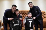 Ronaldo, Arnavutluk'taki depremden kurtulan çocukları ziyaret etti