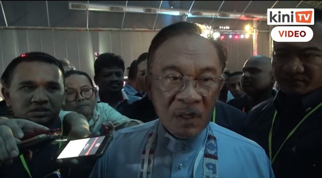 Keluar dewan : 'Eh! Kalau Azmin terasa pasal Sikitol, bukan masalah saya'