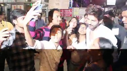 Kartik Aaryan Visit  Siddhivinayak Temple to Seek Bappa's Blessings for his movie Pati,Patni aur Woh
