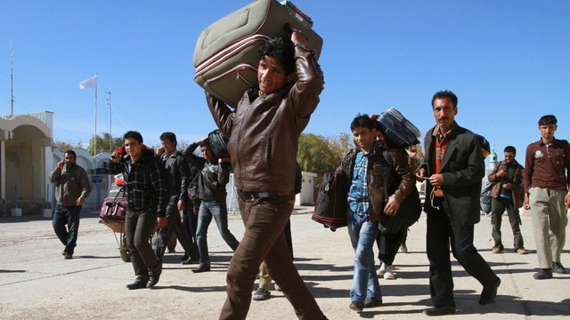 Afghans leave Iran in thousands as economy worsens