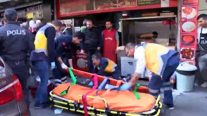 İstanbul'da bıçaklı dehşet: 3 kişiyi bıçaklayıp kaçtı