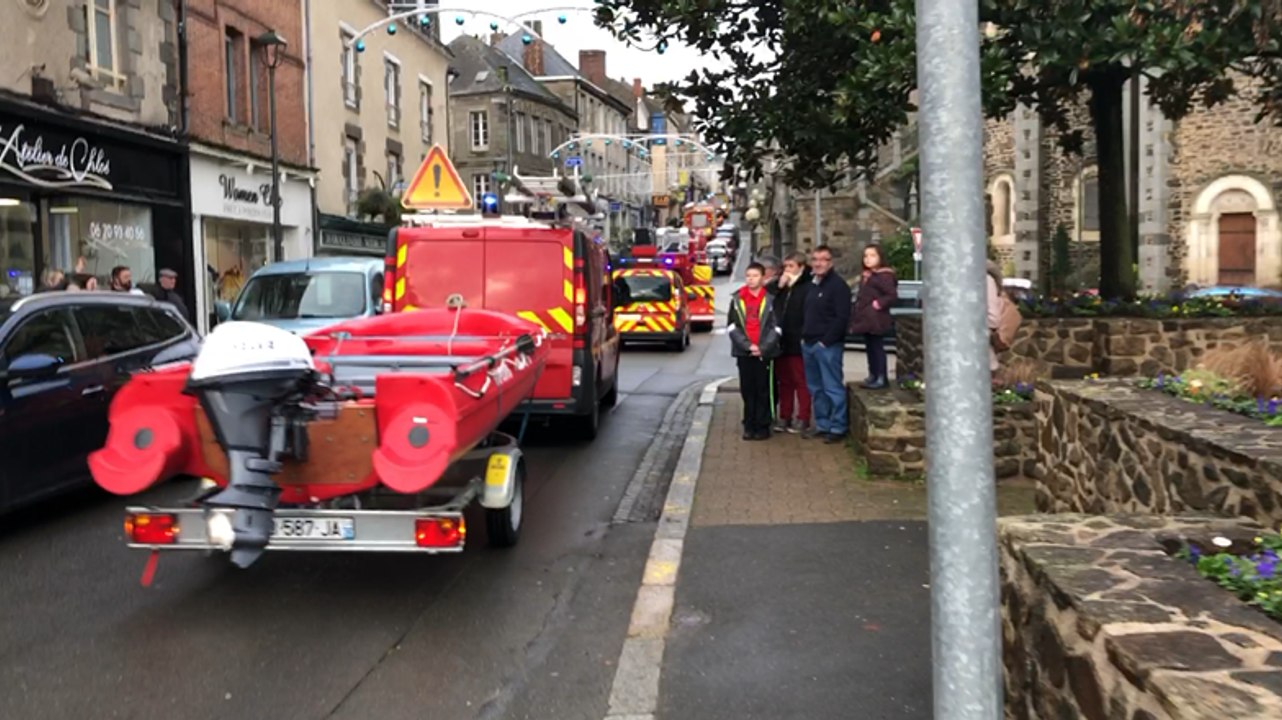 Sainte-Barbe. Défilé des pompiers dans les rues avant la cérémonie officielle