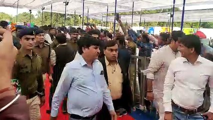 ई रिक्शा में बैठकर मुख्यमंत्री कमलनाथ पहुंचे कार्यक्रम स्थल