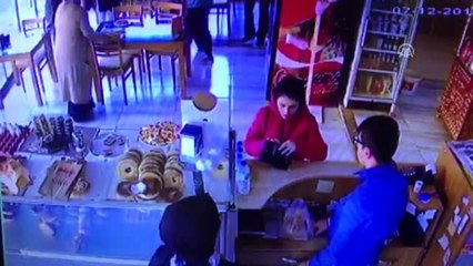 "Lavaboyu kullanma" bahanesiyle hırsızlık güvenlik kamerasında