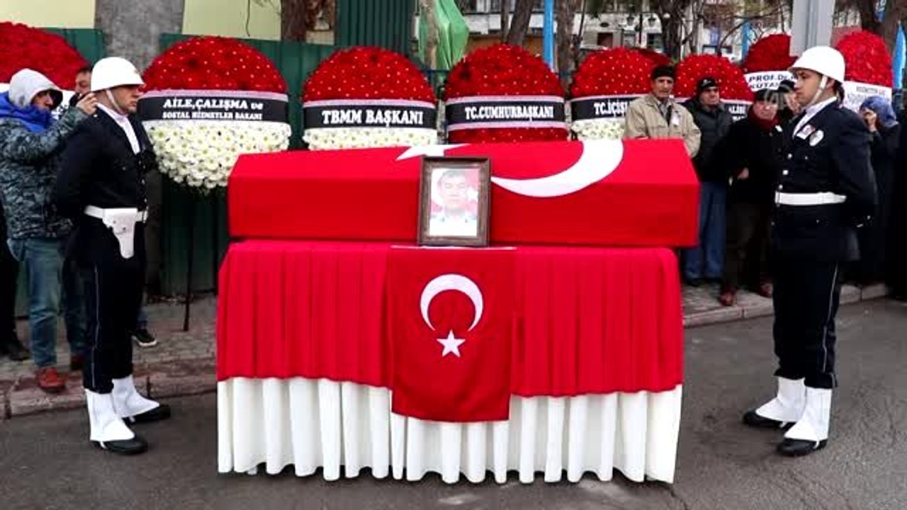 Bursa'da başından vurularak şehit olan polis toprağa verildi