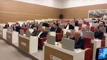 CHP'li Dönmez'in belediye meclisinde "Öldürülmeye devam ediyoruz" sözlerine  AKP'li üyelerden tepki: Özür dileyeceksiniz