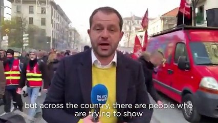 Journaliste imperturbable pendant la manifestation du 5 décembre