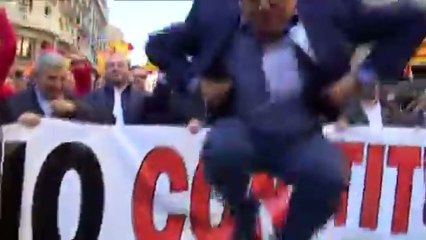 el show de Josep Bou (PP) al son de "¡en pie si eres español!".