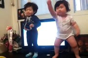 Des bébés danseurs qui risquent d'égayer votre journée maussade