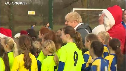 Boris Johnson lidera los sondeos con un 52% de los apoyos