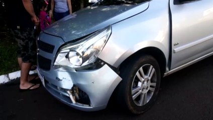 Carros batem na Rua Fortunato Bebber