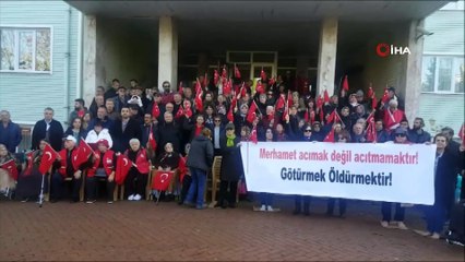 Huzurevi yıkılacak dendi, Huzurevi sakinleri ölürüz diyip çıplak ayakla dışarı çıktı