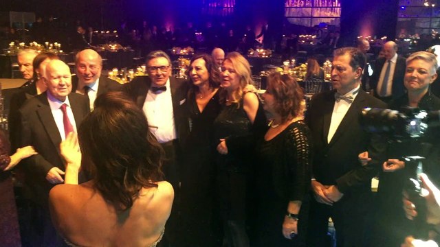 Nasıl geçti habersiz: Mikrofonda Şevval Sam, sahnede Aydın Doğan ve ailesi