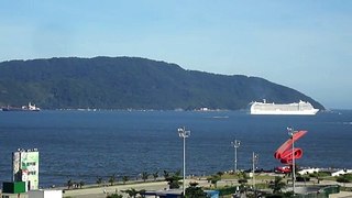 Navio de Passageiros sai do porto de Santos em  12 de Fevereiro de 2017 , Brasil