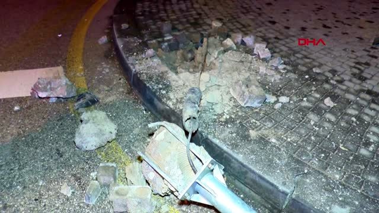 Ankara kontrolden çıkan otomobil, polis aracına çarptı 2'si polis, 3 yaralı