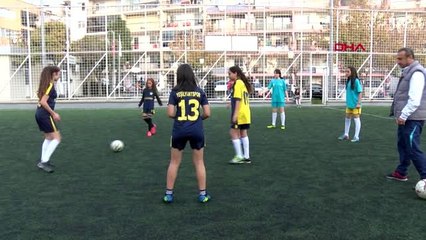 İzmir kadın futbolcular deplasmana gitmek için destek bekliyor