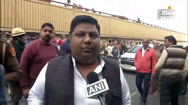 अरविंद केजरीवाल ने 10 लाख तो मनोज तिवारी ने की 5 लाख मुआवजे की घोषणा