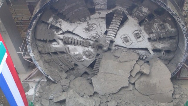 مدبولي ووزير النقل يشهدان حفل وصول ماكينة الحفر العملاقة محطة ماسبيرو