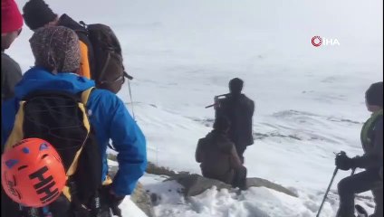 Kayıp dağcıların montunun bulunduğu yere özel termal drone sevk edildi