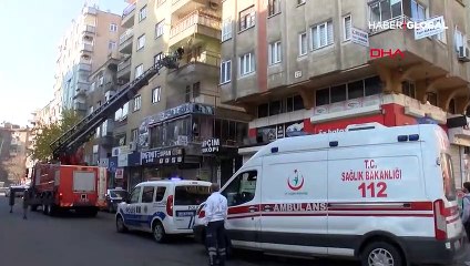 Savcı evde bayılan yakını için itfaiye merdiveniyle balkona çıkıp, camı kırdı