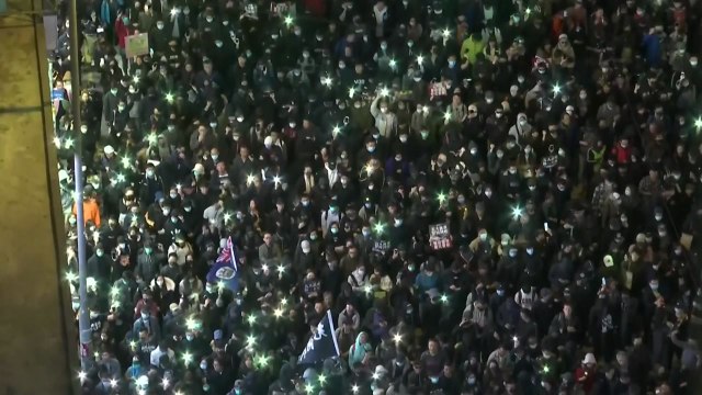 홍콩, 구의원 선거 후 최대 규모 운집...경찰과 충돌 우려 / YTN