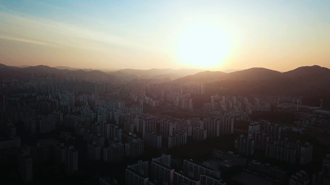 Taryn Elliott - A City Gets Sunlight - City/Nature (No Copyright Video 83) [4K]