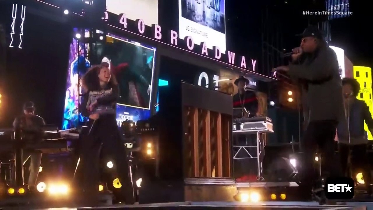 Jay-Z & Alicia Keys - Empire State of Mind (Live at World Series Game - HD)  