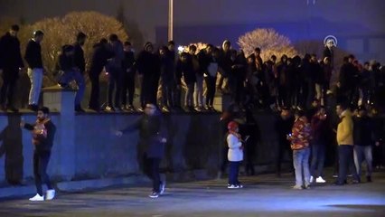 Kayserispor'a taraftarından "meşaleli" destek