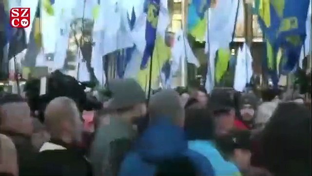 Poroşenko'ya yumurtalı saldırı