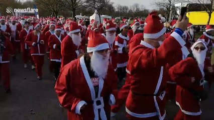Course de milliers de pères noel pour une association à Londres