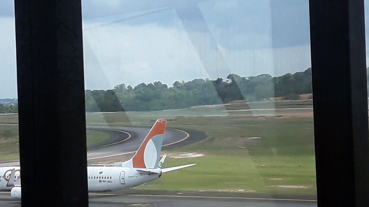 [SBEG Spotting]Boeing 737-800 PR-GZJ taxia e decola de Manaus para Santarém(PA)