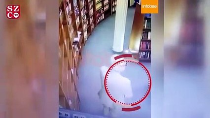 Büyükelçi kitap çalarken yakalandı