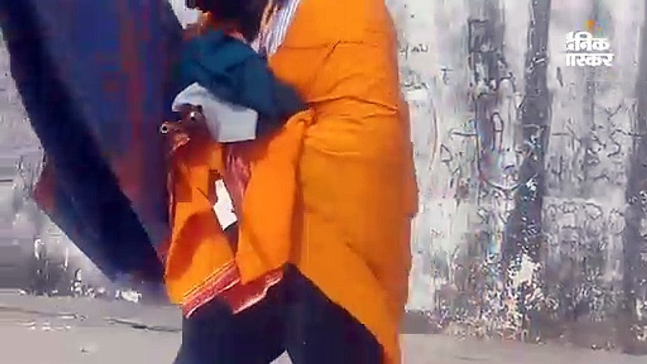 उपयंत्री का अनोखा विरोध प्रदर्शन, तहसील ग्राउंड पर बंदूक लेकर पहुंचे
