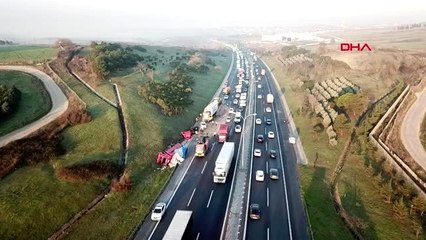 İstanbul-büyükçekmece tem'deki kaza sonrası oluşan trafik havadan görüntülendi